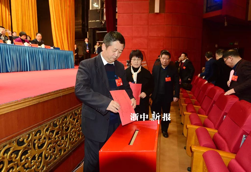 王健当选义乌市人民政府市长刘景刚当选义乌市监察委员会主任
