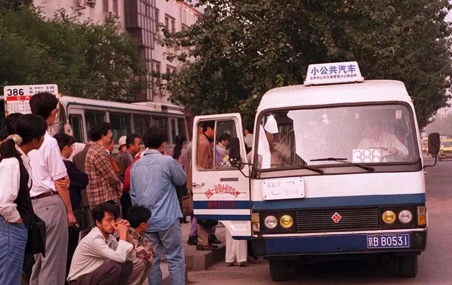 北京公共交通40年小公共上路