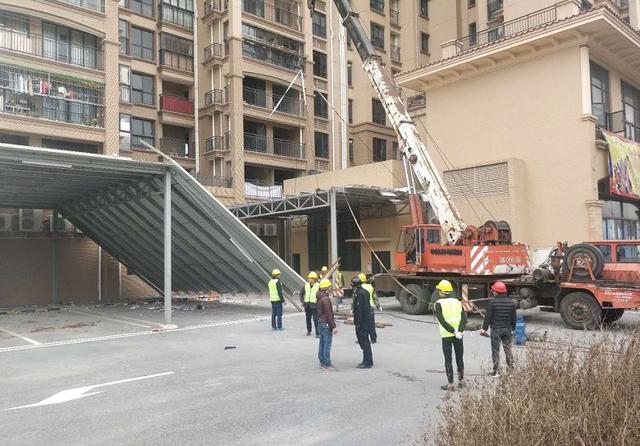 嚴查兩違丨私搭雨棚?大瀝一小區500㎡違建物被強制拆除!