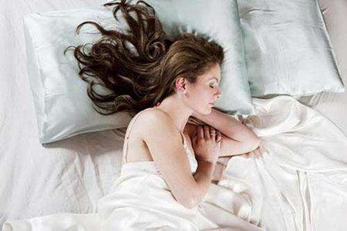 切记不要湿头发睡觉 有6种危害