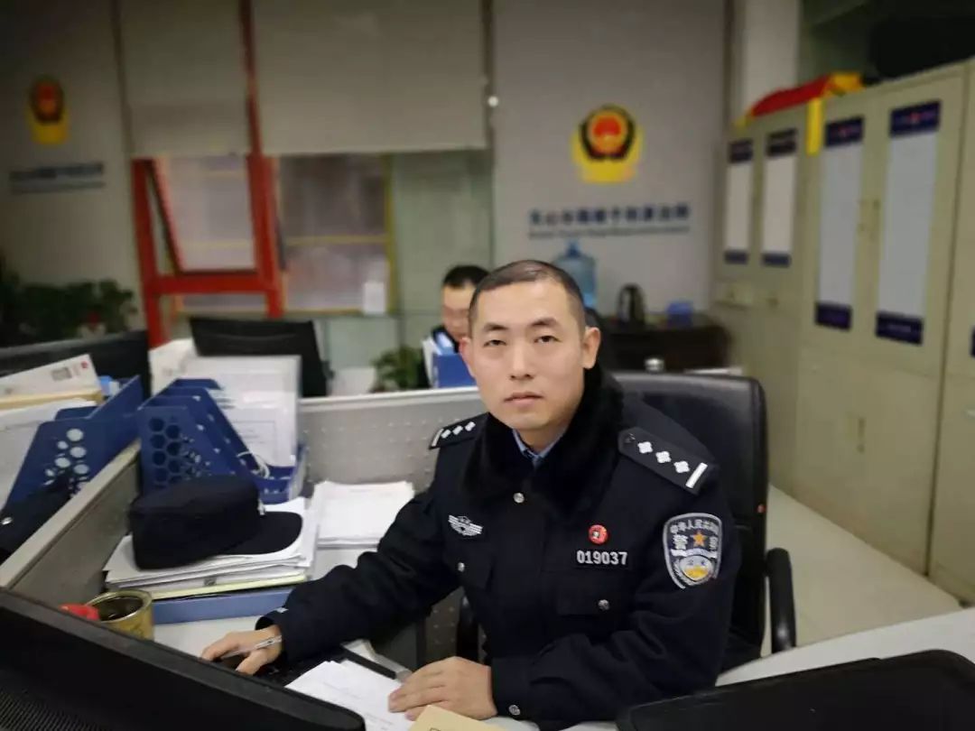 坡子街派出所警察图片