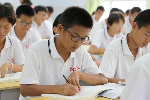 高中生熬夜和早起究竟哪个学习效率更高班上学霸几句话说清