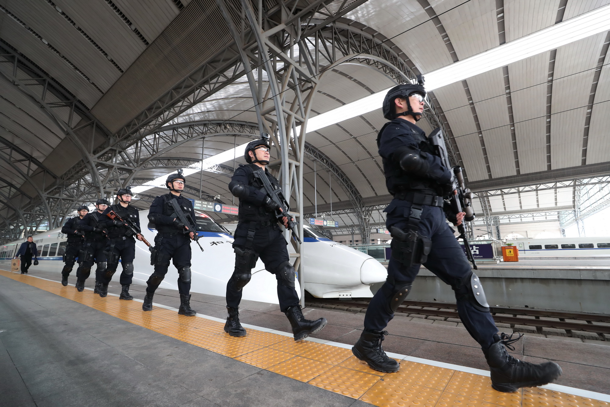 2019年1月16日,武汉铁路公安处特警支队特警在汉口火车站武装巡逻