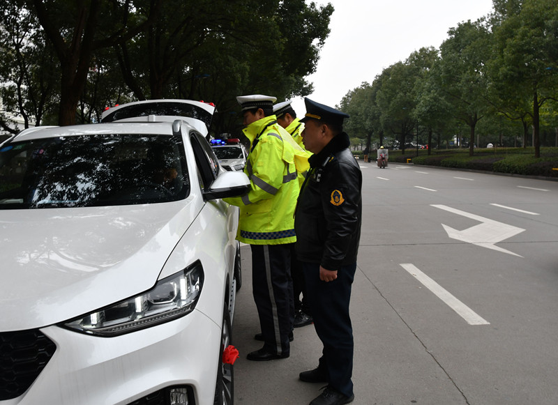 常德交警四大隊:交警,運管聯合執法整治非法營運及交通亂象