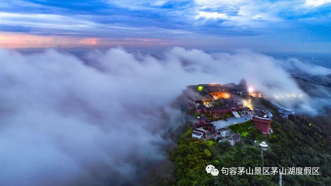 居於頂宮,靈山秀水,皆有云霧山中游.