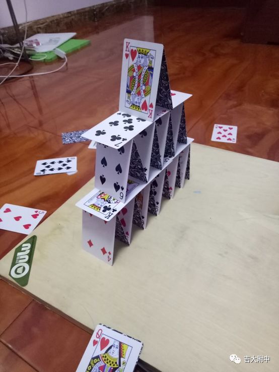 扑克牌七层塔图片