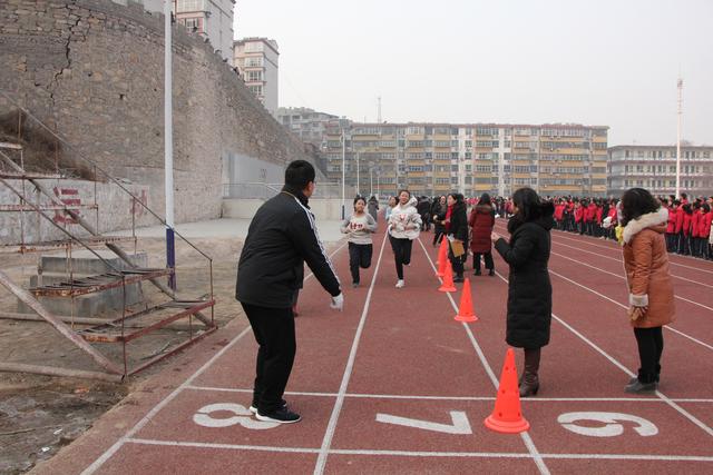 井陉实验中学举行冬季长跑比赛