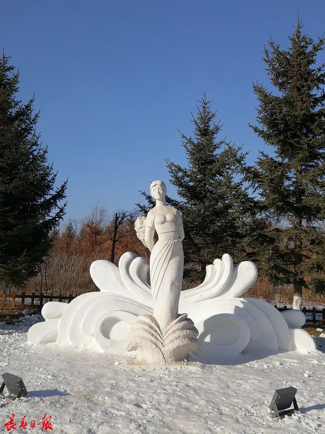 雪雕美女雕塑图片