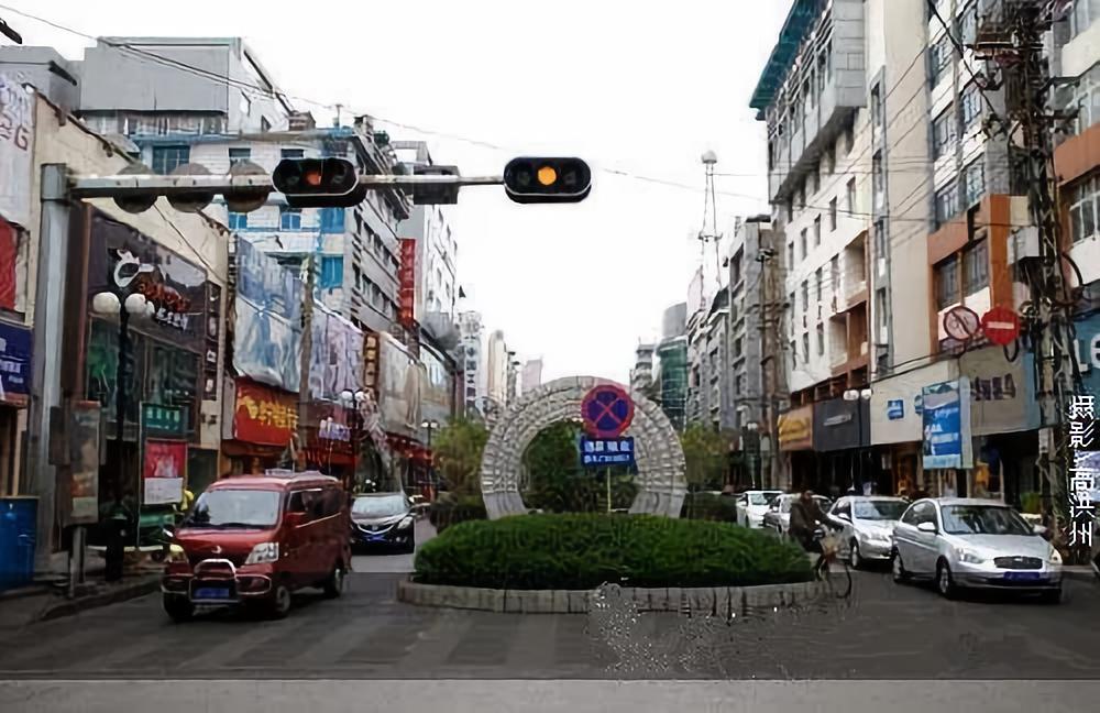 南北大街的变化也是非常大的,犹记得07年那会,近步行街路段中间围起来