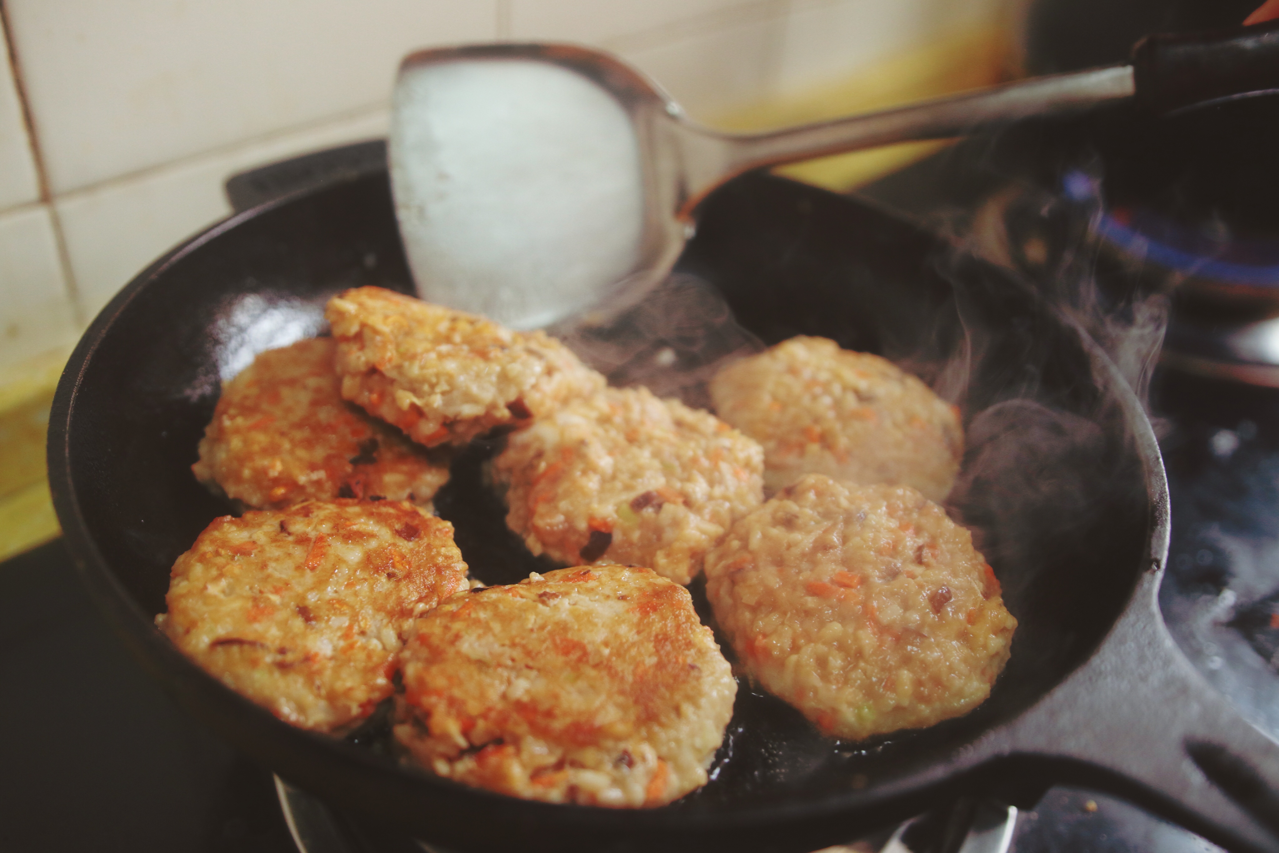 教你一款莲藕肉饼,混合了多种丰富的蔬菜,当早餐营养又美味