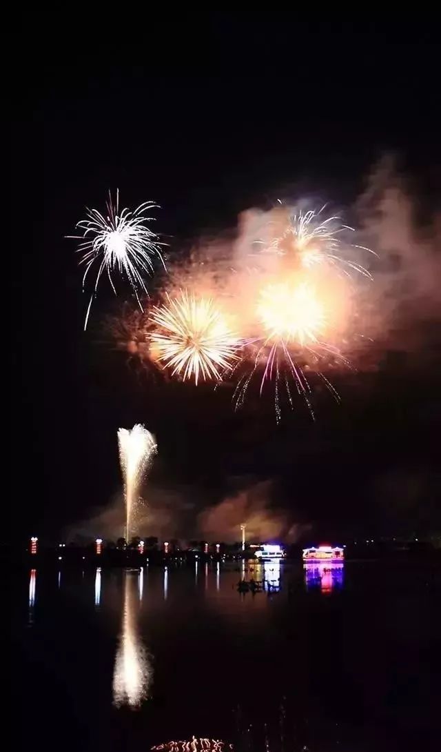 大年初二阳江鸳鸯湖有烟花看