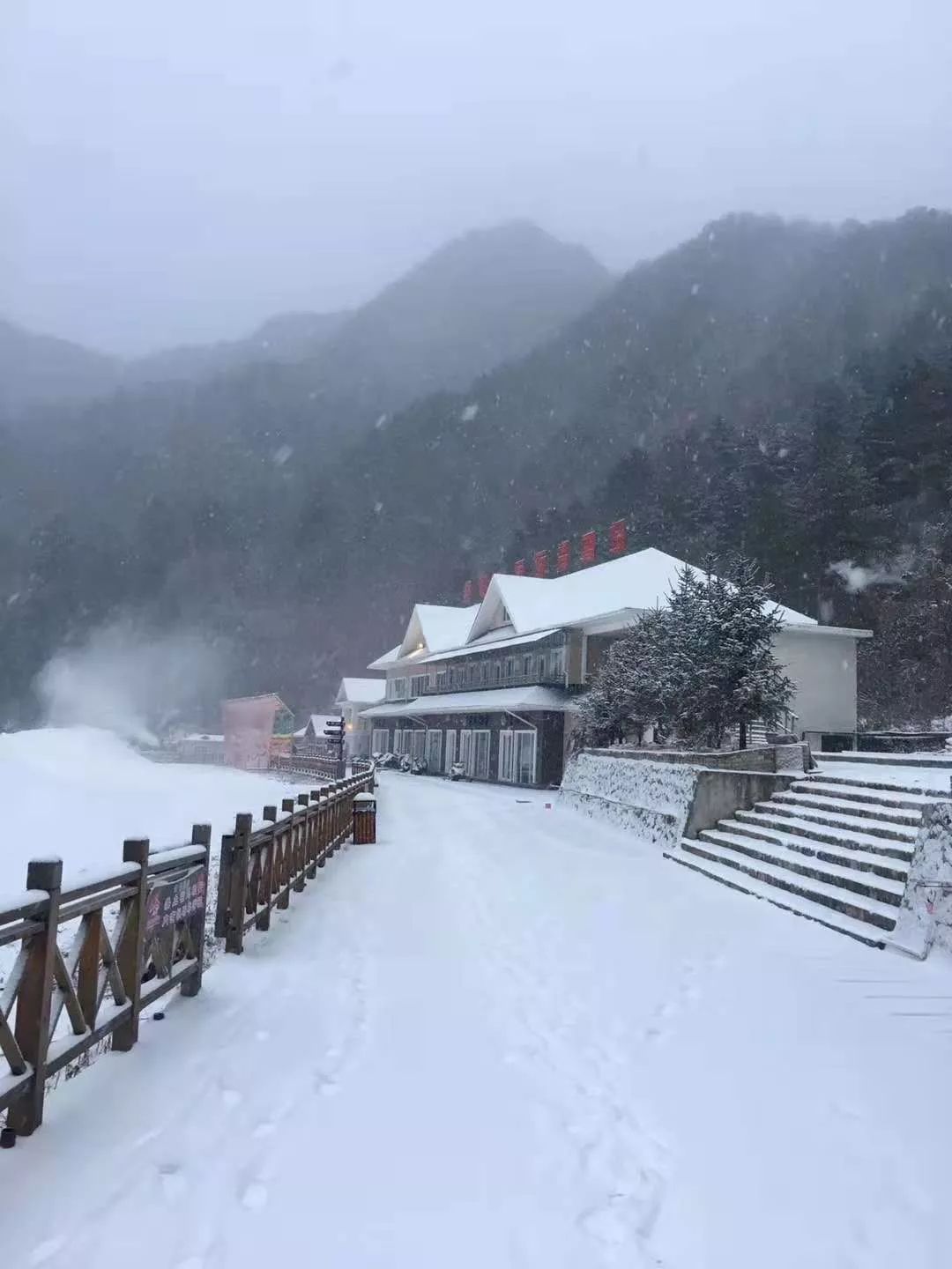 紫柏山雪景图片