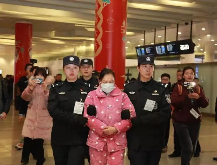 逮捕女犯图片