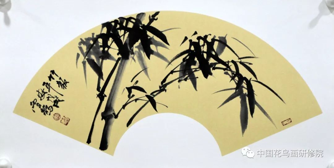 温庆海老师以梅,兰,竹,菊为主题为大家讲解扇面的构图技巧,并根据学员