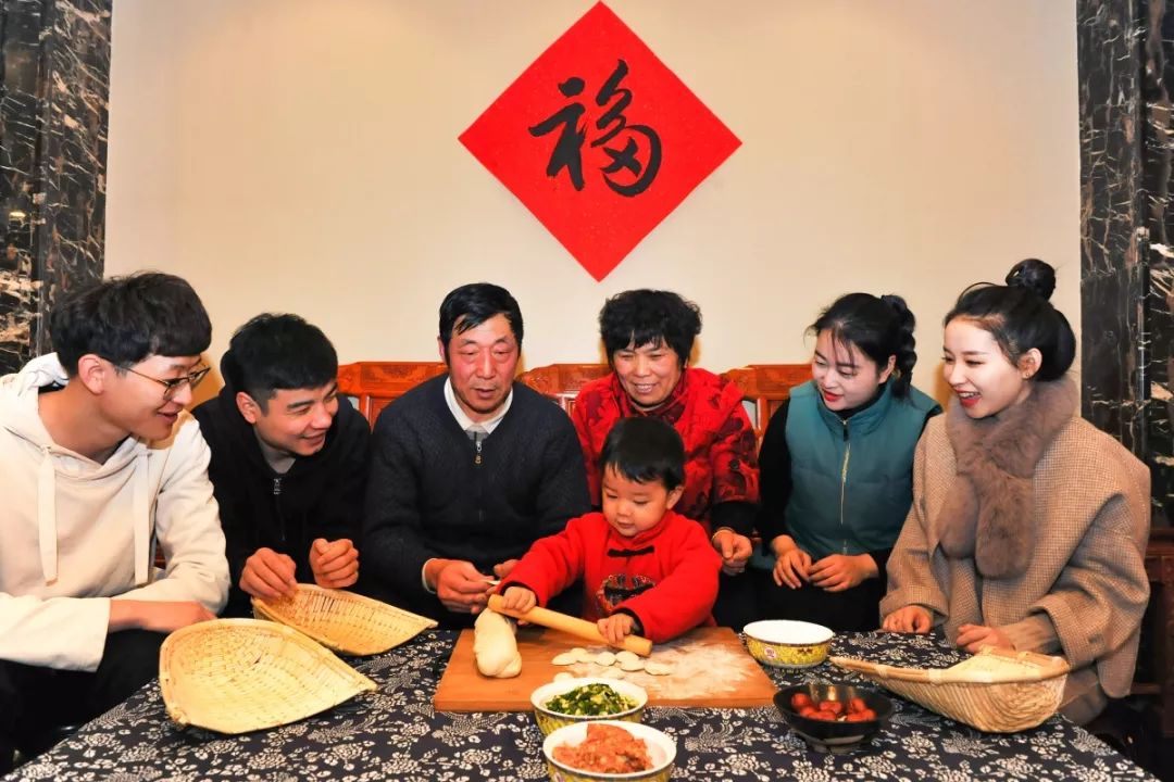 包饺子庆团圆台儿庄里过大年兰祺年夜饭开始预订啦有免门票福利哟