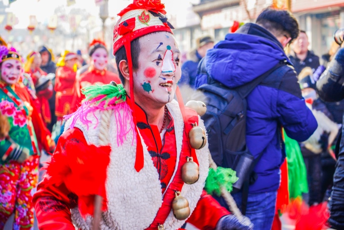 蔚县过年期间最吸引眼球的就是社火表演了,不论是地秧歌,还是舞狮杂技