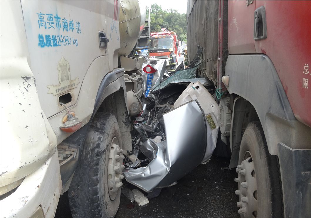 西江大桥事故图片