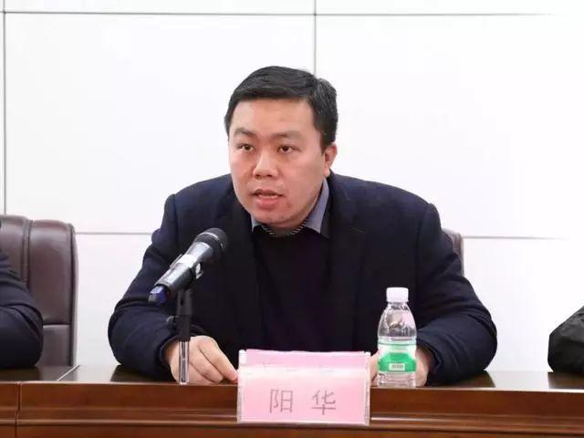 合山市委常委,宣传部长,副市长孟涛在会上介绍了合山市的发展情况并对