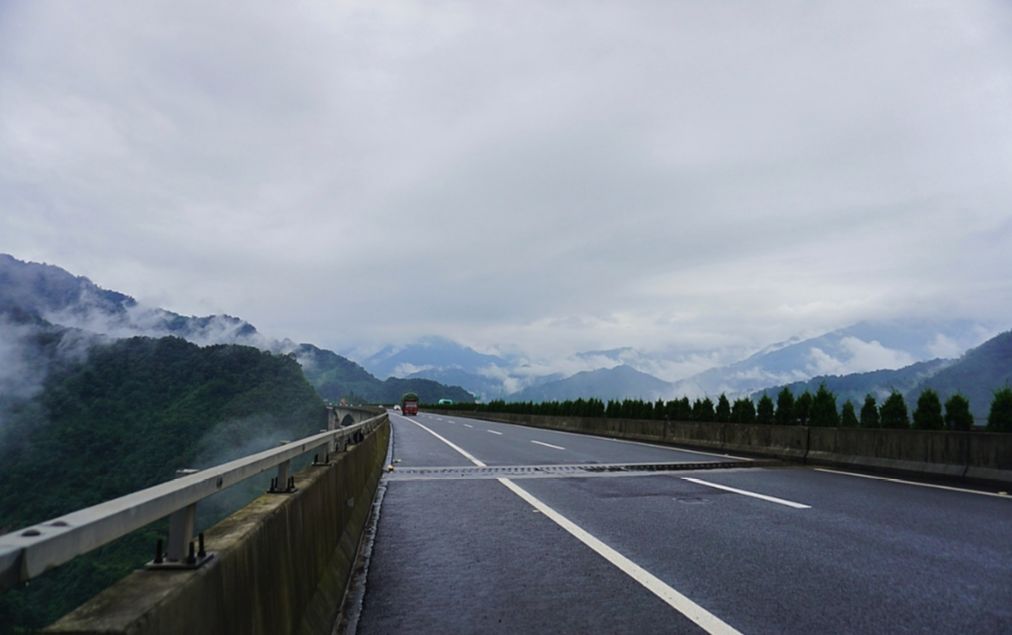 今日行車路況,高速 省道,約450公里酒店早餐後,車隊前往西昌,駕車馳騁