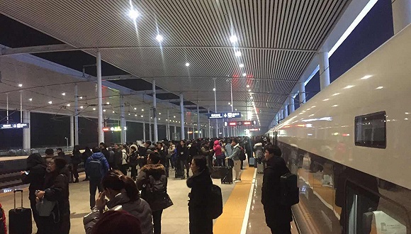 乘客在宿州东站等待换乘原定1月18日19点由上海虹桥开往北京南的g22