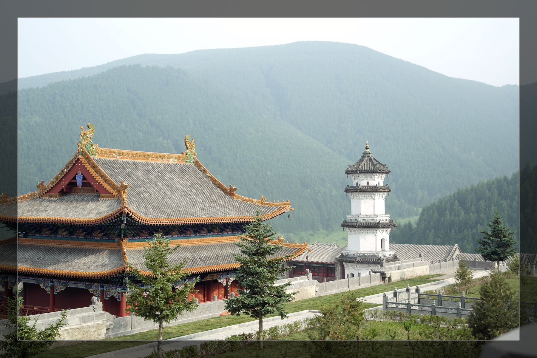 唐代高僧法照大师创建五台山竹林寺寺内舍利塔不知谁建造的