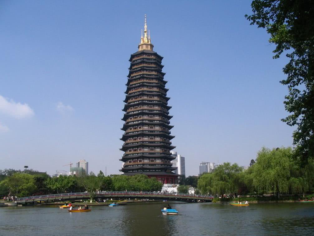 我国第一高佛塔高15379米也是世界第一高就在江苏