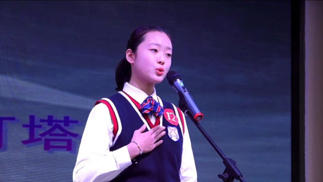 她叫纪芊一江苏省最美中学生下面团团就带大家一起来认识他们吧!