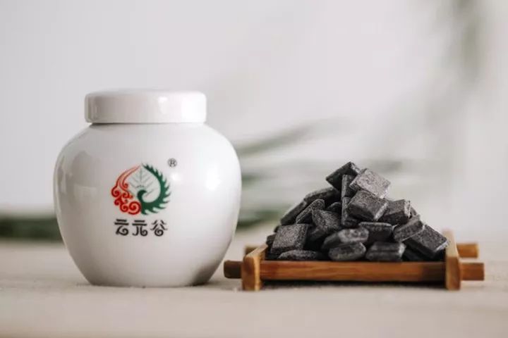 到了宋朝,茶膏開始有製作,是茶膏的發展期,並對茶膏工藝作記載,茶膏