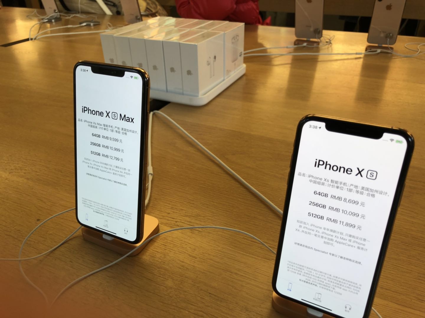 iPhone降价究竟慌了谁-锋巢网