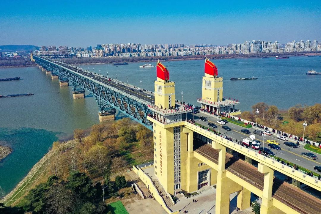 南京长江大桥长多少米图片