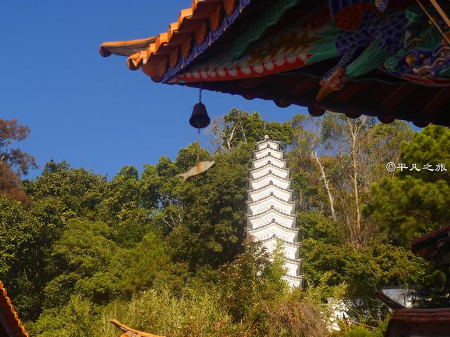 雲南省保山市太保山公園東門口的玉皇閣和玉佛寺,一個是道觀,一個是