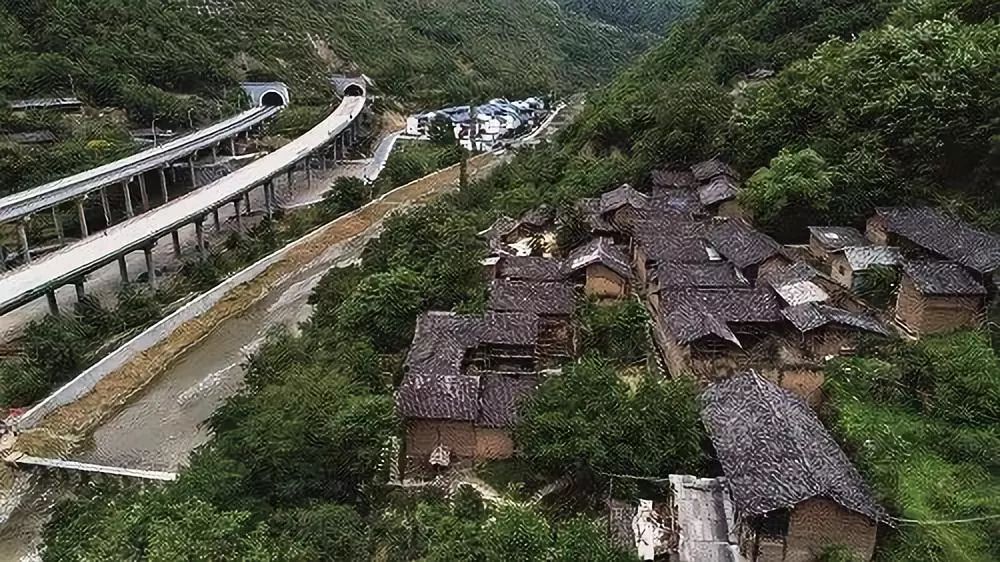 (照片题目为编者所加)作品欣赏陇南市武都区琵琶镇张坝村甘肃省文联