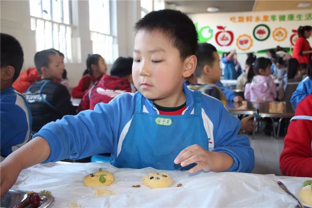 实验幼教集团中海动态寻61年中海幼儿园开展迎新春主题活动