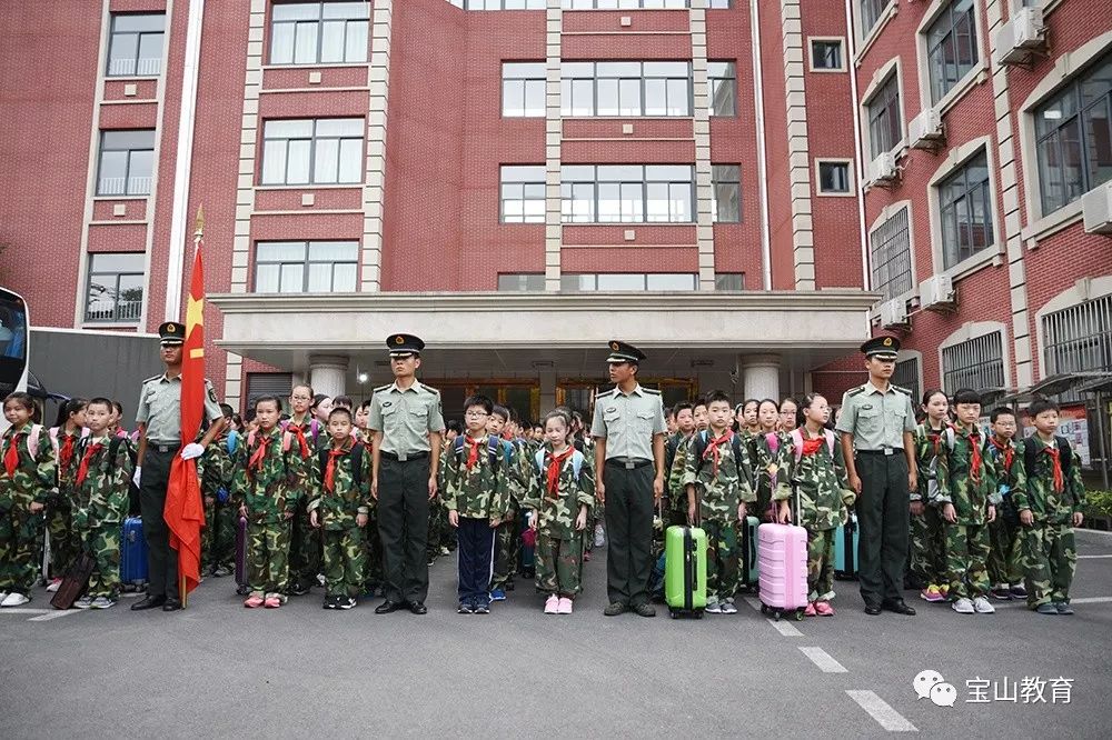 几年来,大场中学多次组织教职员工认真学习《预防未成年人犯罪法》和