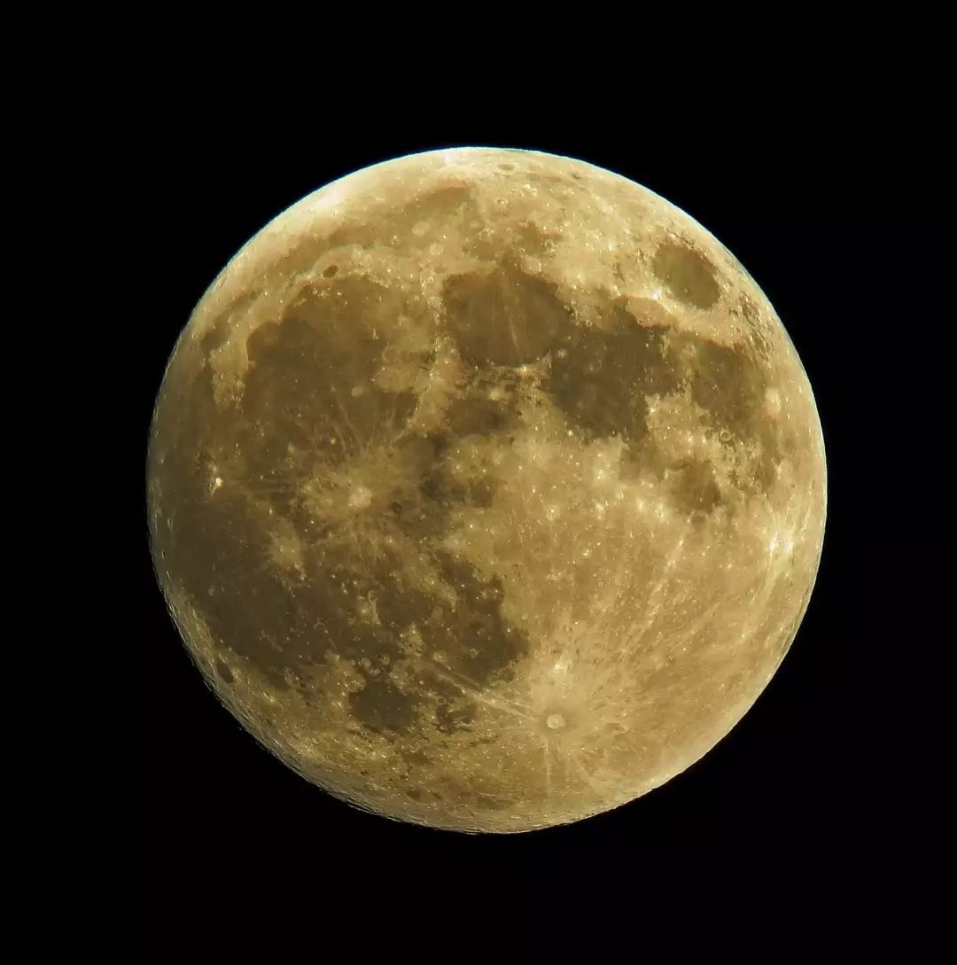 农历二十二的月亮图片