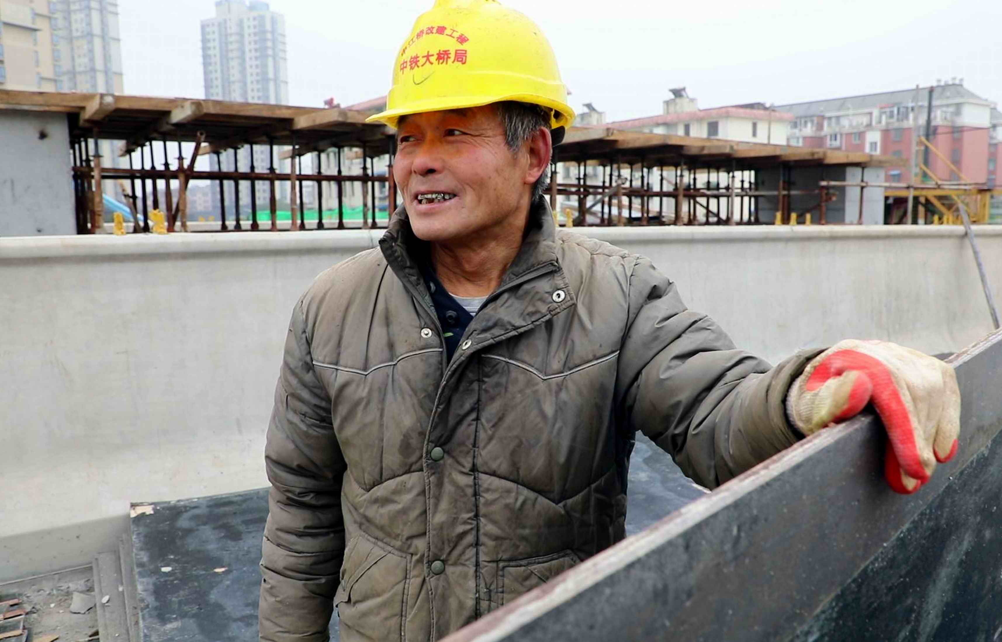 走进建桥工地,听农民工师傅新年愿望与准备的礼物