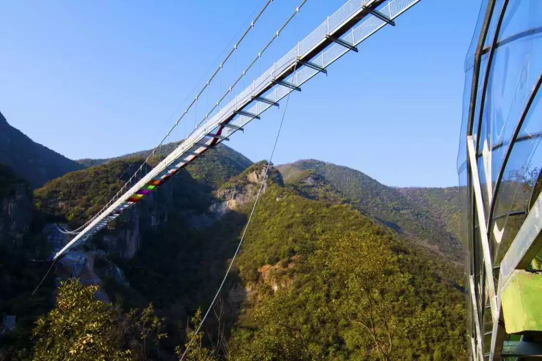 鄖西五龍河景區高空玻璃橋靚影近景直觀效果