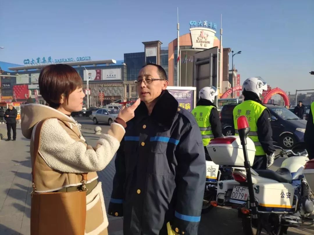 春運首日你在回家的車上他們在春運的路上