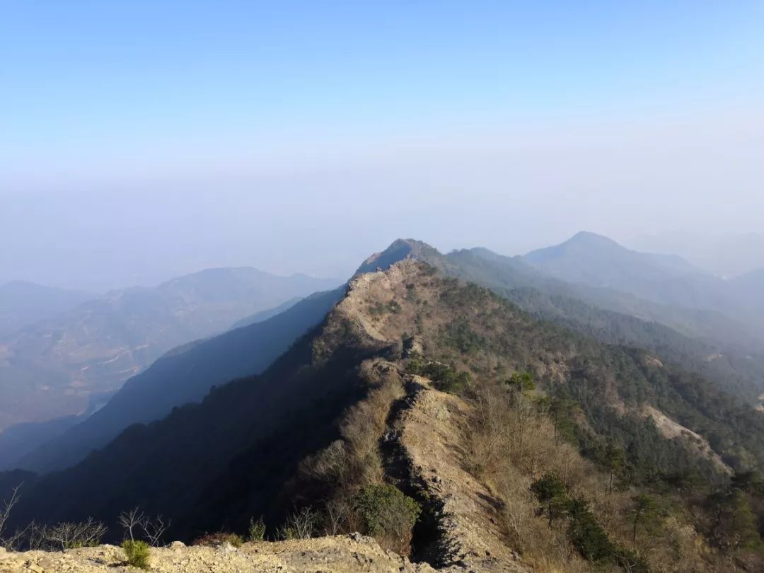 无虐不欢大雷山1月26日轻装穿越临海脊背大雷山冲顶浙东南第二高峰