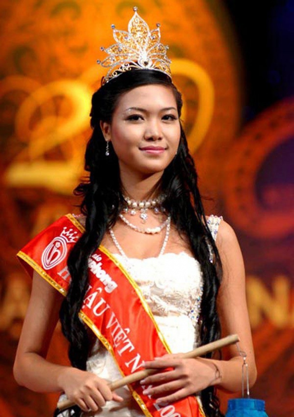 图为2004年阮氏玄越南小姐选美最早一届是2002年