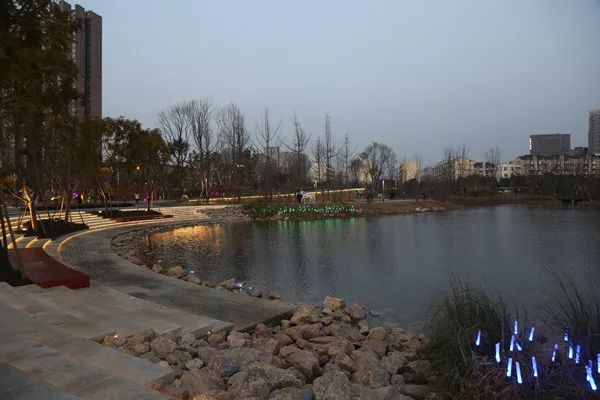 龍泉驛公園裡到底能不能跳廣場舞你怎麼看