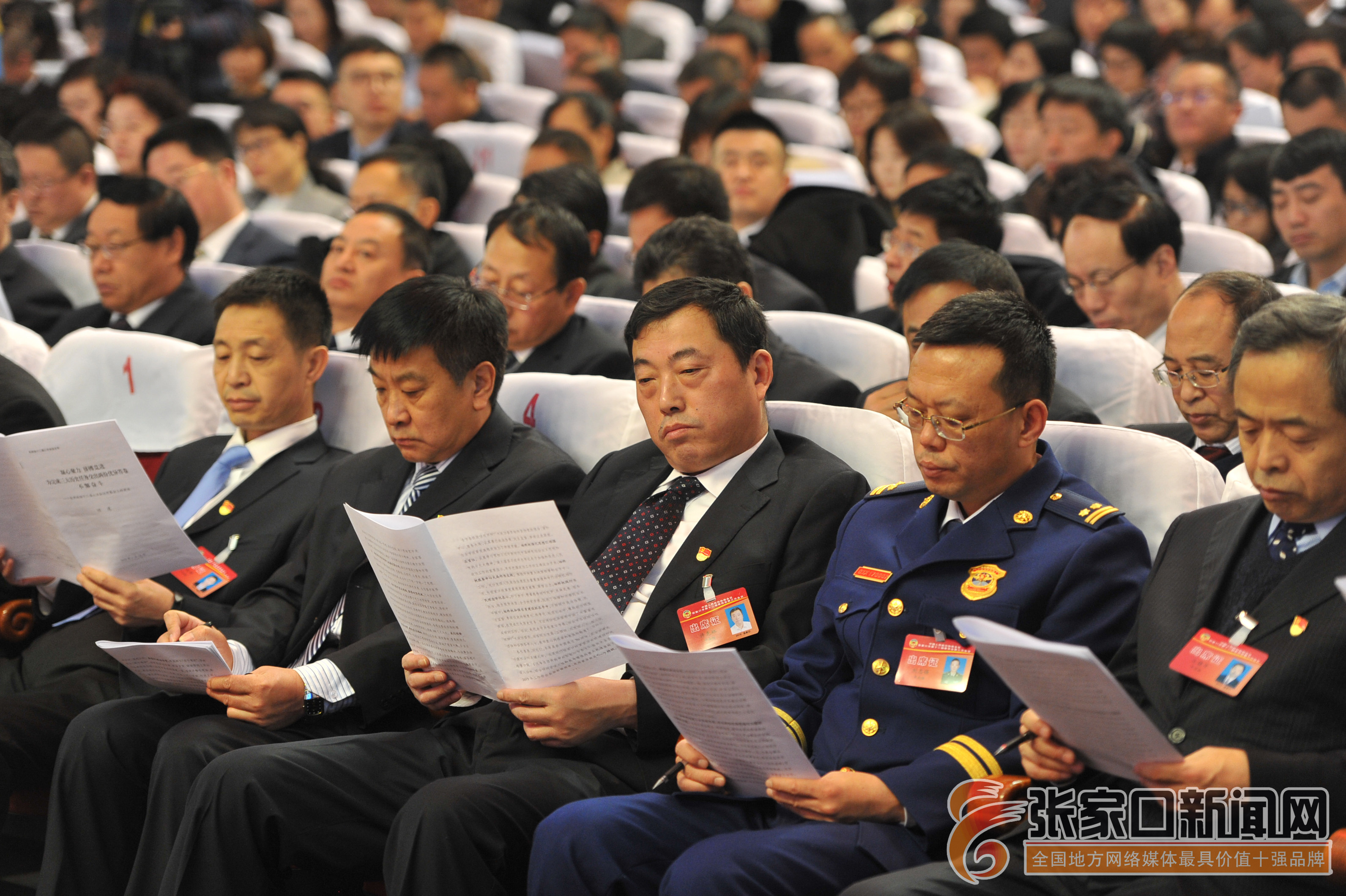 两会要闻张家口市政协十二届三次会议开幕