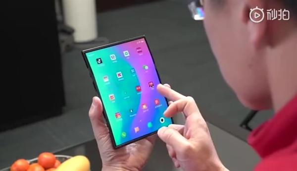 小米自曝全球第一台双折叠手机 攻克四大技术难关