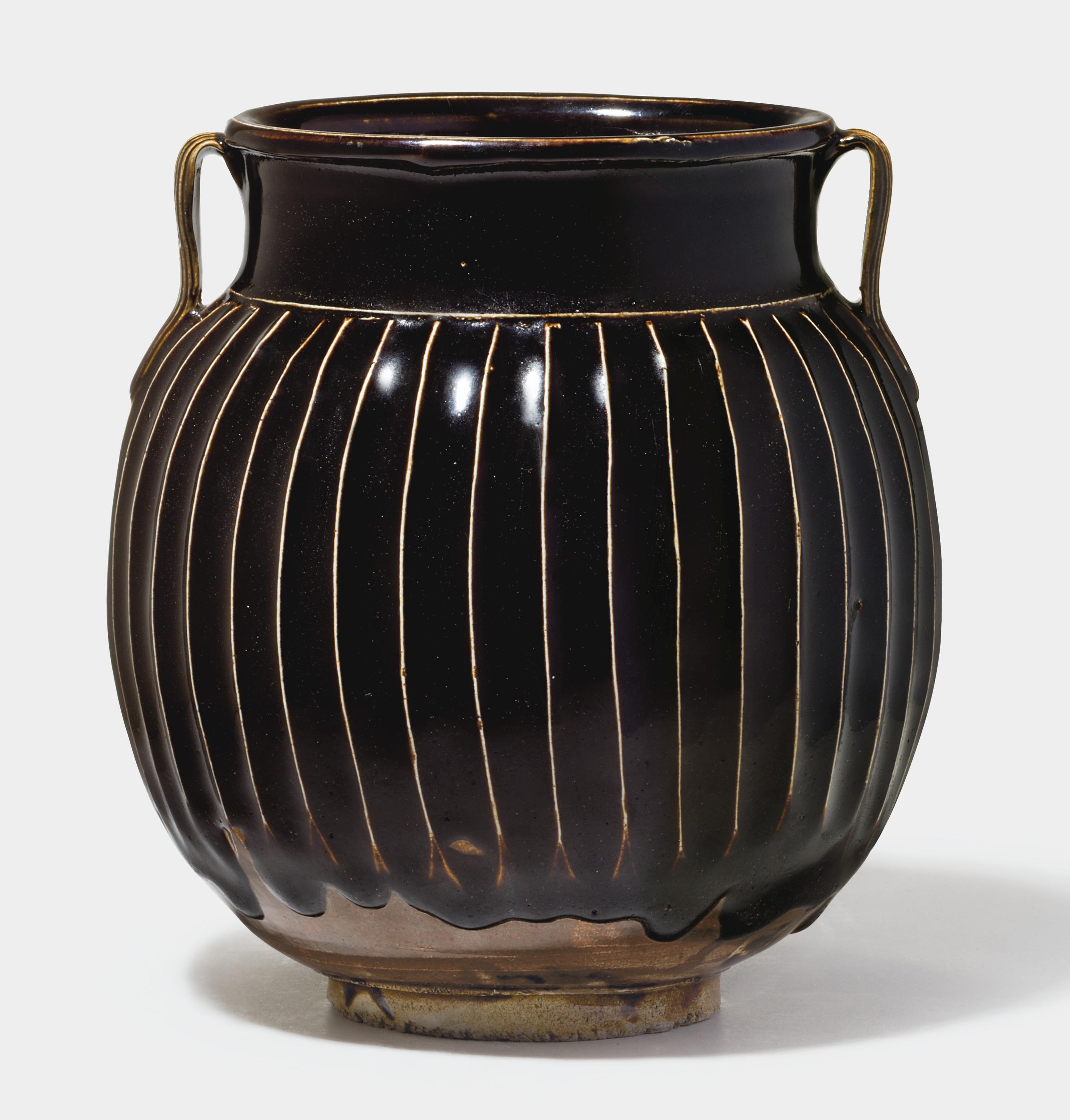 古代陶瓷作为一种器物,不同的造型具有不同的功能和用途,或用于实用