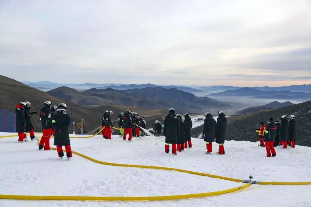 國際雪聯規定,冬奧會,世錦賽等高級別滑雪賽事中,高山滑雪項目場地