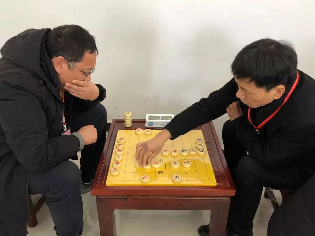 昨天许昌四县二区56名棋手在长葛开战快看谁是棋王