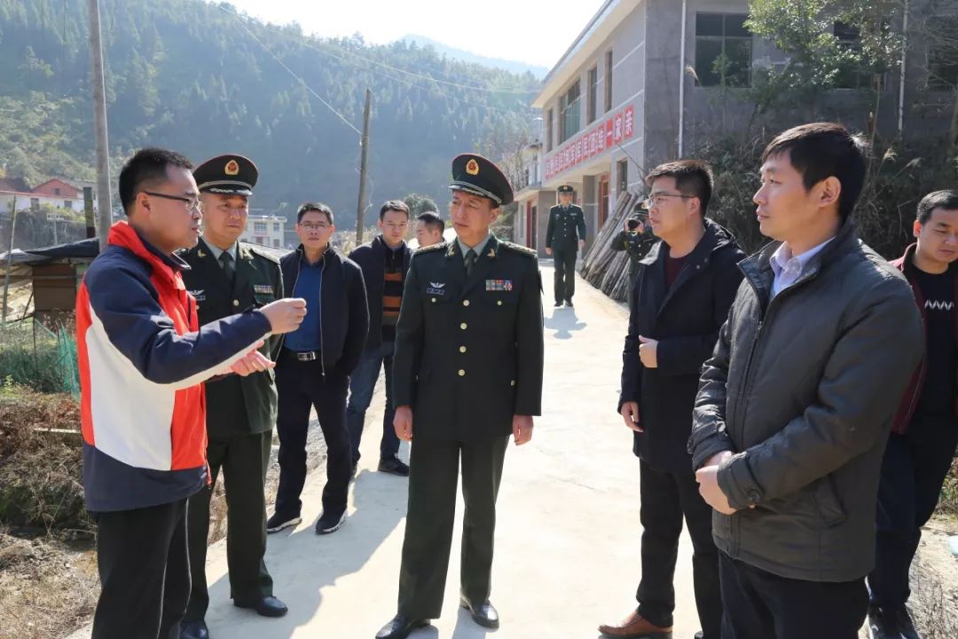 福建陆军预备役高炮师师长杨平大校一行来我县调研慰问