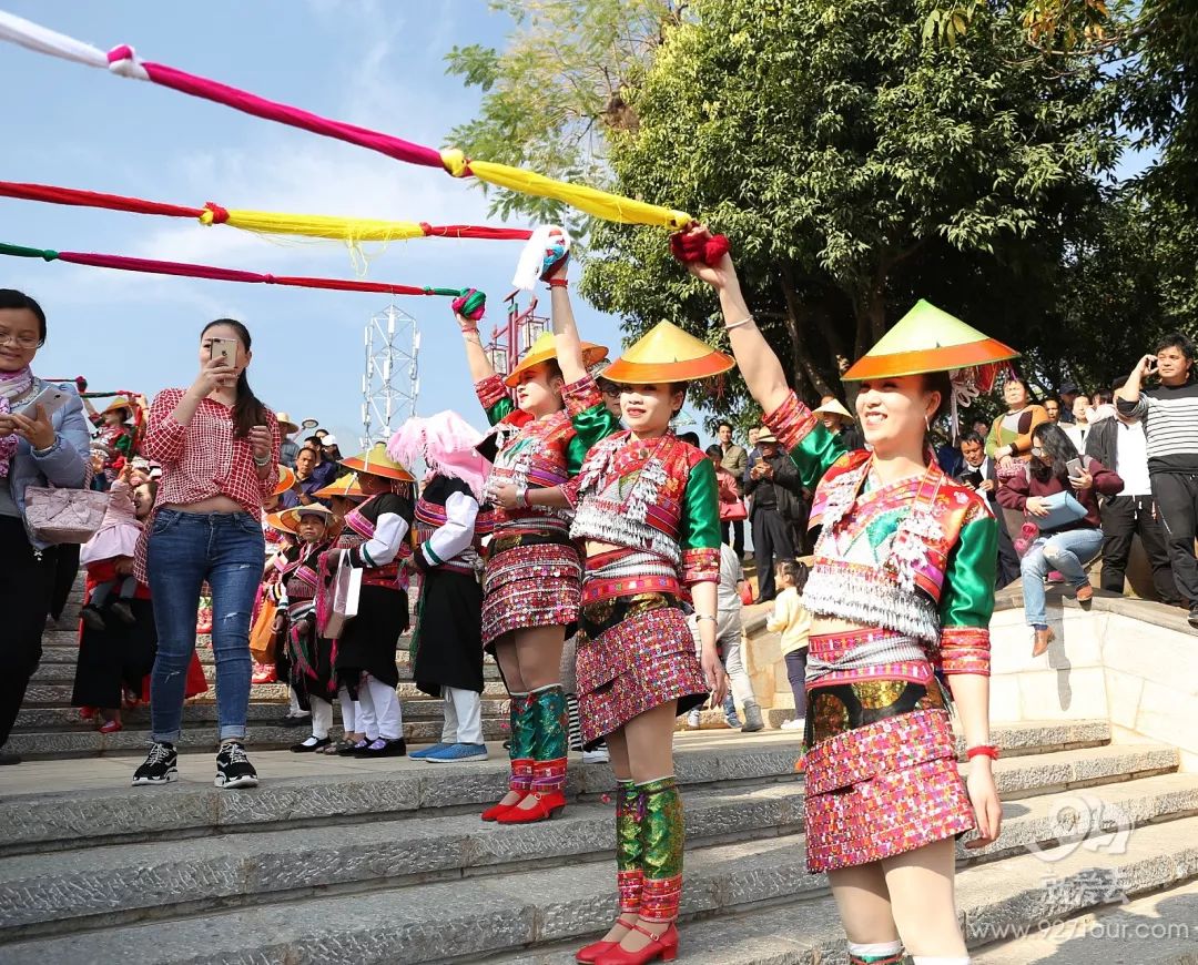 2021年新平嘎洒花街节图片