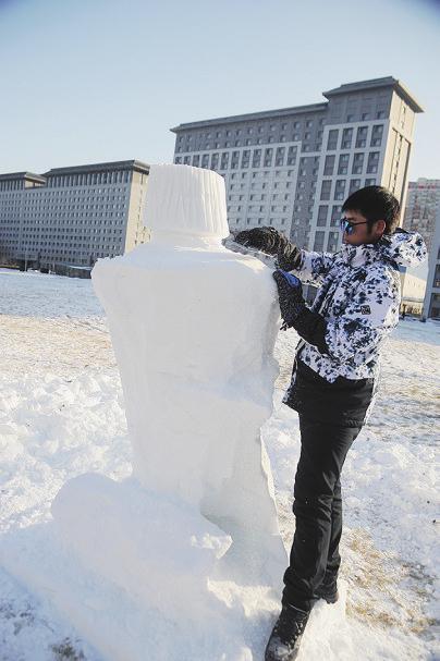 哈爾濱工程大學校園雪雕大賽開鏟近百作品將免費向市民開放