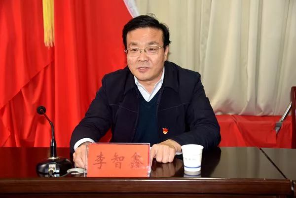 局长杨飞剑从感谢,感动,感恩等方面作了离职会上,登封市副市长陈治龙